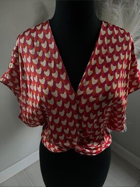 Have Short Sleeve V-Neck Scallop Print Blouse - Red, Pink, Cream